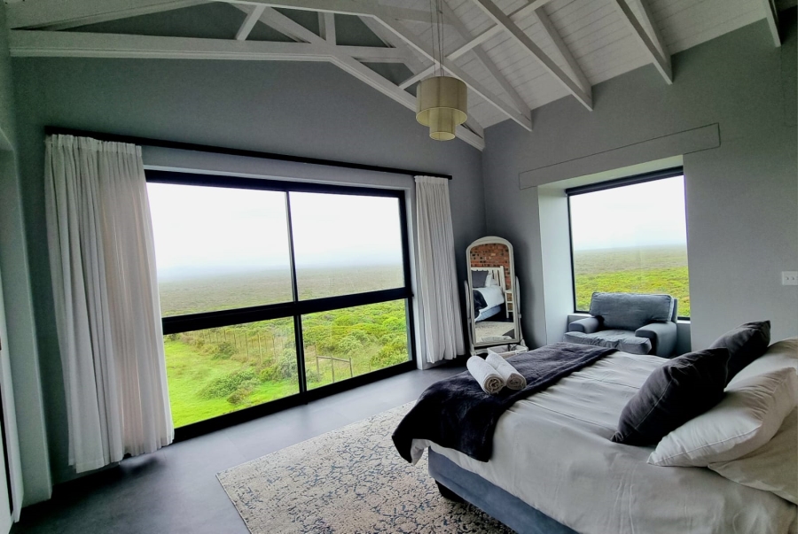 5 Bedroom Property for Sale in Pearl Bay Western Cape